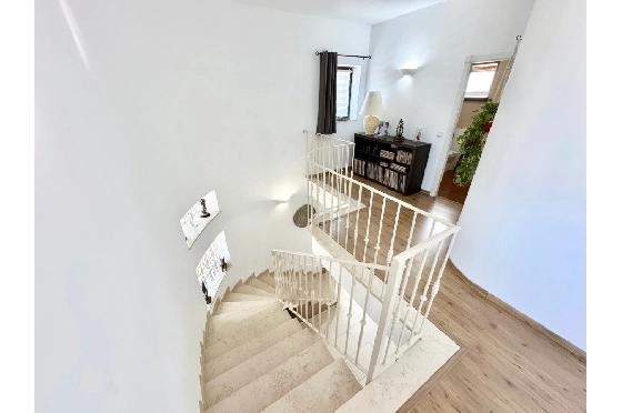 Villa in Pego zu verkaufen, Woongedeelte 320 m², Bouwjaar 2009, Klimaanlage, Grondstuk 1166 m², 5 Slaapkamers, 4 Badkamers, Pool, ref.: O-V98014-27