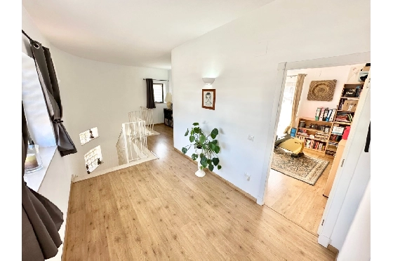 Villa in Pego zu verkaufen, Woongedeelte 320 m², Bouwjaar 2009, Klimaanlage, Grondstuk 1166 m², 5 Slaapkamers, 4 Badkamers, Pool, ref.: O-V98014-28