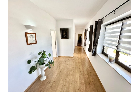 Villa in Pego zu verkaufen, Woongedeelte 320 m², Bouwjaar 2009, Klimaanlage, Grondstuk 1166 m², 5 Slaapkamers, 4 Badkamers, Pool, ref.: O-V98014-31