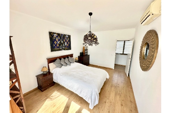 Villa in Pego zu verkaufen, Woongedeelte 320 m², Bouwjaar 2009, Klimaanlage, Grondstuk 1166 m², 5 Slaapkamers, 4 Badkamers, Pool, ref.: O-V98014-33