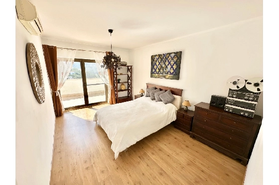 Villa in Pego zu verkaufen, Woongedeelte 320 m², Bouwjaar 2009, Klimaanlage, Grondstuk 1166 m², 5 Slaapkamers, 4 Badkamers, Pool, ref.: O-V98014-34