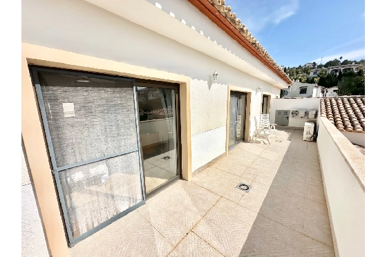 Villa in Pego zu verkaufen, Woongedeelte 320 m², Bouwjaar 2009, Klimaanlage, Grondstuk 1166 m², 5 Slaapkamers, 4 Badkamers, Pool, ref.: O-V98014-37