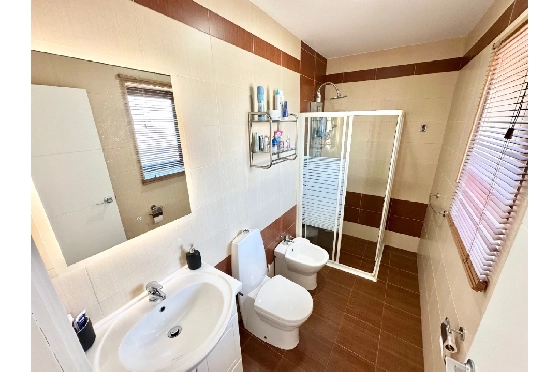Villa in Pego zu verkaufen, Woongedeelte 320 m², Bouwjaar 2009, Klimaanlage, Grondstuk 1166 m², 5 Slaapkamers, 4 Badkamers, Pool, ref.: O-V98014-40