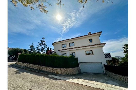 Villa in Pego zu verkaufen, Woongedeelte 320 m², Bouwjaar 2009, Klimaanlage, Grondstuk 1166 m², 5 Slaapkamers, 4 Badkamers, Pool, ref.: O-V98014-41
