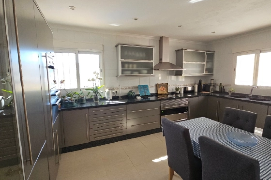 Villa in Pego zu verkaufen, Woongedeelte 312 m², Bouwjaar 2005, Klimaanlage, Grondstuk 1027 m², 5 Slaapkamers, 5 Badkamers, Pool, ref.: O-V98114-17