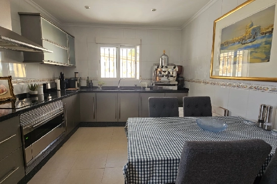 Villa in Pego zu verkaufen, Woongedeelte 312 m², Bouwjaar 2005, Klimaanlage, Grondstuk 1027 m², 5 Slaapkamers, 5 Badkamers, Pool, ref.: O-V98114-18