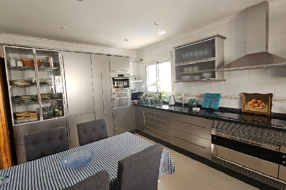 Villa in Pego zu verkaufen, Woongedeelte 312 m², Bouwjaar 2005, Klimaanlage, Grondstuk 1027 m², 5 Slaapkamers, 5 Badkamers, Pool, ref.: O-V98114-19