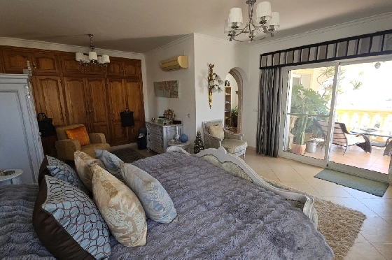 Villa in Pego zu verkaufen, Woongedeelte 312 m², Bouwjaar 2005, Klimaanlage, Grondstuk 1027 m², 5 Slaapkamers, 5 Badkamers, Pool, ref.: O-V98114-37