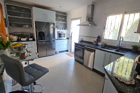Villa in Pego zu verkaufen, Woongedeelte 312 m², Bouwjaar 2005, Klimaanlage, Grondstuk 1027 m², 5 Slaapkamers, 5 Badkamers, Pool, ref.: O-V98114-40