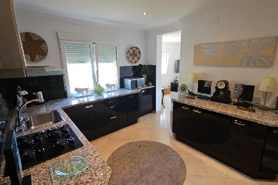 Villa in Pego zu verkaufen, Woongedeelte 312 m², Bouwjaar 2005, Klimaanlage, Grondstuk 1027 m², 5 Slaapkamers, 5 Badkamers, Pool, ref.: O-V98114-48
