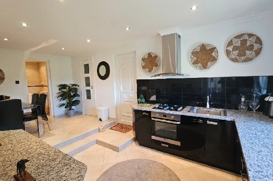 Villa in Pego zu verkaufen, Woongedeelte 312 m², Bouwjaar 2005, Klimaanlage, Grondstuk 1027 m², 5 Slaapkamers, 5 Badkamers, Pool, ref.: O-V98114-50