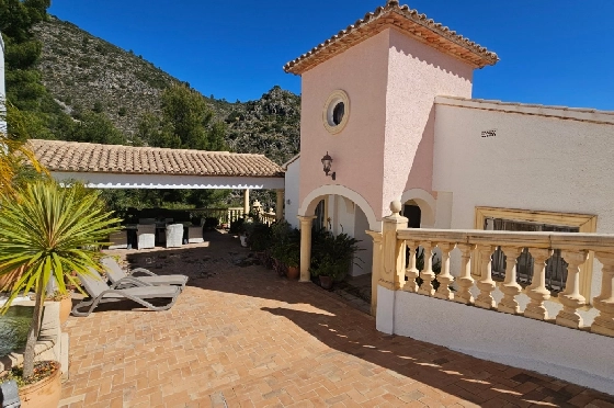 Villa in Pego zu verkaufen, Woongedeelte 312 m², Bouwjaar 2005, Klimaanlage, Grondstuk 1027 m², 5 Slaapkamers, 5 Badkamers, Pool, ref.: O-V98114-8