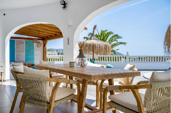 Villa in Moraira zu verkaufen, Woongedeelte 290 m², Bouwjaar 2003, + Ofen, Klimaanlage, Grondstuk 847 m², 3 Slaapkamers, 3 Badkamers, Pool, ref.: AM-12692DR-22