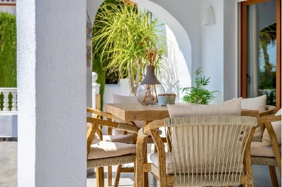 Villa in Moraira zu verkaufen, Woongedeelte 290 m², Bouwjaar 2003, + Ofen, Klimaanlage, Grondstuk 847 m², 3 Slaapkamers, 3 Badkamers, Pool, ref.: AM-12692DR-23