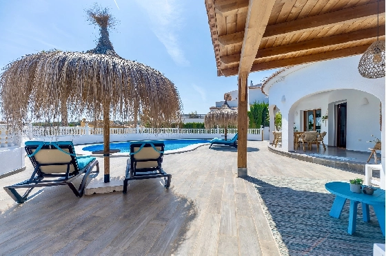 Villa in Moraira zu verkaufen, Woongedeelte 290 m², Bouwjaar 2003, + Ofen, Klimaanlage, Grondstuk 847 m², 3 Slaapkamers, 3 Badkamers, Pool, ref.: AM-12692DR-27
