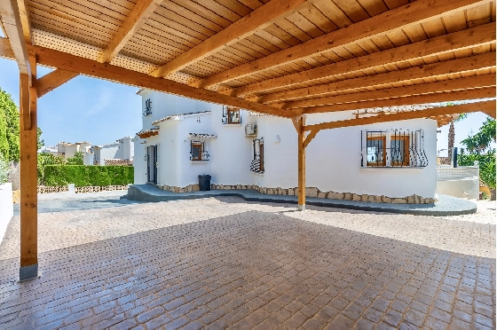 Villa in Moraira zu verkaufen, Woongedeelte 290 m², Bouwjaar 2003, + Ofen, Klimaanlage, Grondstuk 847 m², 3 Slaapkamers, 3 Badkamers, Pool, ref.: AM-12692DR-35
