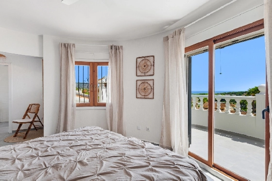 Villa in Moraira zu verkaufen, Woongedeelte 290 m², Bouwjaar 2003, + Ofen, Klimaanlage, Grondstuk 847 m², 3 Slaapkamers, 3 Badkamers, Pool, ref.: AM-12692DR-46