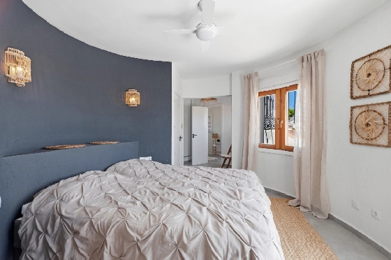 Villa in Moraira zu verkaufen, Woongedeelte 290 m², Bouwjaar 2003, + Ofen, Klimaanlage, Grondstuk 847 m², 3 Slaapkamers, 3 Badkamers, Pool, ref.: AM-12692DR-47