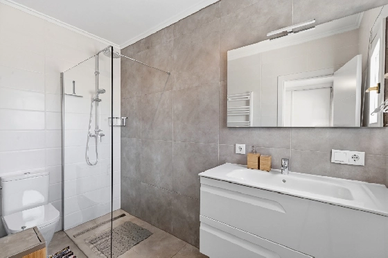 Villa in Moraira zu verkaufen, Woongedeelte 290 m², Bouwjaar 2003, + Ofen, Klimaanlage, Grondstuk 847 m², 3 Slaapkamers, 3 Badkamers, Pool, ref.: AM-12692DR-48