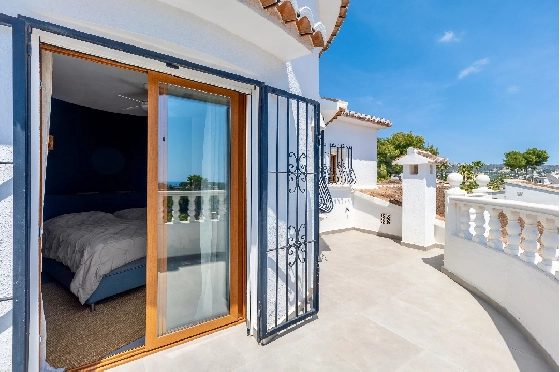 Villa in Moraira zu verkaufen, Woongedeelte 290 m², Bouwjaar 2003, + Ofen, Klimaanlage, Grondstuk 847 m², 3 Slaapkamers, 3 Badkamers, Pool, ref.: AM-12692DR-50