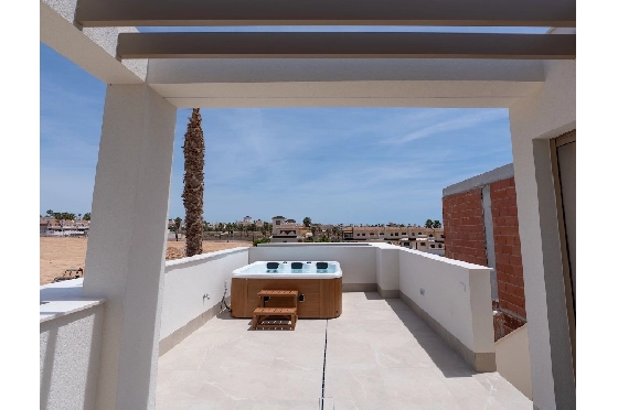 Eck-Reihenhaus in Los Alcazares zu verkaufen, Woongedeelte 146 m², Zustand Erstbezug, Klimaanlage, Grondstuk 177 m², 3 Slaapkamers, 2 Badkamers, Pool, ref.: HA-LAN-480-Q01-21