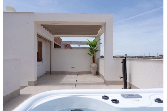 Eck-Reihenhaus in Los Alcazares zu verkaufen, Woongedeelte 146 m², Zustand Erstbezug, Klimaanlage, Grondstuk 177 m², 3 Slaapkamers, 2 Badkamers, Pool, ref.: HA-LAN-480-Q01-22