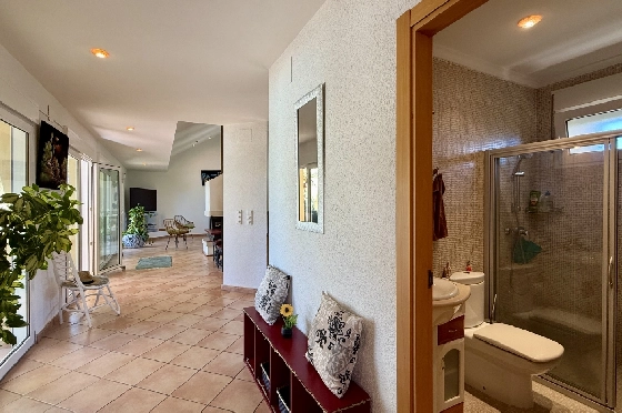 Villa in Els Poblets zu verkaufen, Woongedeelte 383 m², Bouwjaar 2002, Zustand gepflegt, + Fussbodenheizung, Klimaanlage, Grondstuk 1821 m², 3 Slaapkamers, 3 Badkamers, Pool, ref.: RG-1126-13