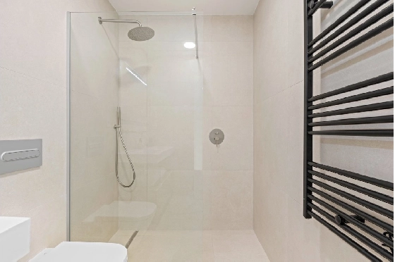 Villa in Los Alcazares zu verkaufen, Woongedeelte 198 m², Zustand Erstbezug, Klimaanlage, Grondstuk 235 m², 3 Slaapkamers, 2 Badkamers, Pool, ref.: HA-LAN-501-E01-18