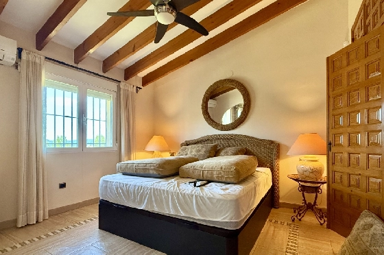 Villa in Pego - Monte Pego(Rafol) zu verkaufen, Woongedeelte 259 m², Bouwjaar 1990, + Zentralheizung, Klimaanlage, Grondstuk 2400 m², 4 Slaapkamers, 3 Badkamers, Pool, ref.: JS-1026-16