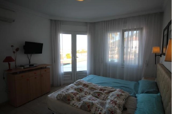 Sommerhaus in Oliva(San Pere) zur Ferienvermietung, Woongedeelte 170 m², Bouwjaar 2005, Zustand neuwertig, + Fussbodenheizung, Klimaanlage, Grondstuk 900 m², 3 Slaapkamers, 2 Badkamers, Pool, ref.: V-1415-12